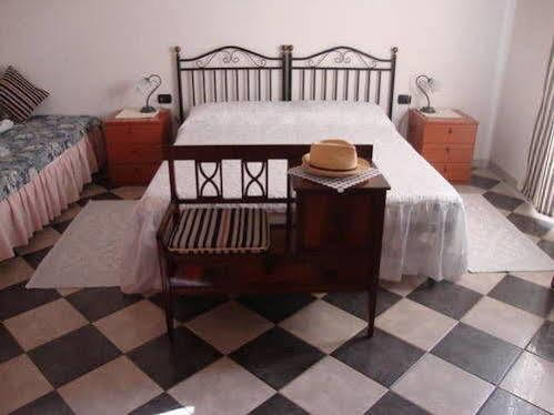 Bed & Breakfast Casa Pisanu Narbolia Exterior photo